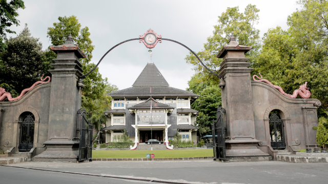 8 Universitas Terbaik di Solo Yang Menjadi Favorit Calon Sarjana!
